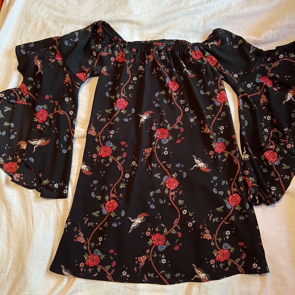 Wishful brand off the shoulder short dress size Medium